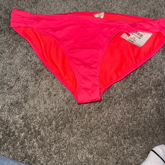 Brand New swimsuit, bikini bottoms - Picture 5 of 6